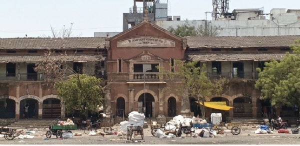नेहरू मैदान मधील ऐतिहासिक शाळा मनपा कडून दुर्लक्षित  नेताजींनी केले होते शाळेचे लोकार्पण