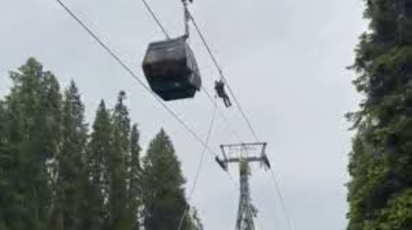 Technical Glitch in Gulmarg Gondola Cable Car in J&K