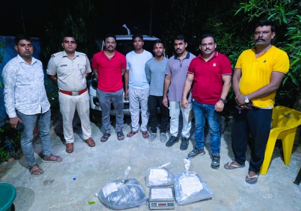 झारखंडहून अंमली पदार्थ जप्त करणारे नागपूर पोलिसांचे पथक झारखंडहून अंमली पदार्थ जप्त करणारे नागपूर पोलिसांचे पथक