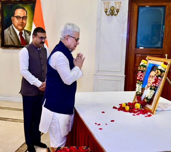 Governor pays tribute to Swatantryaveer Savarkar