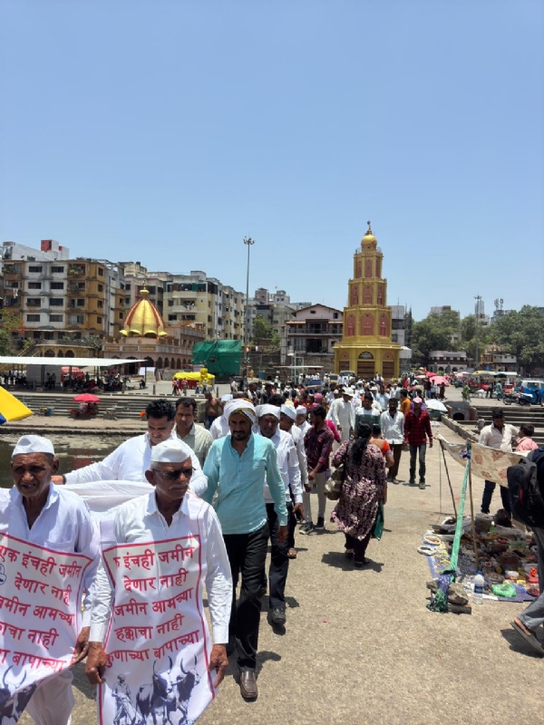 Farmers protesting on