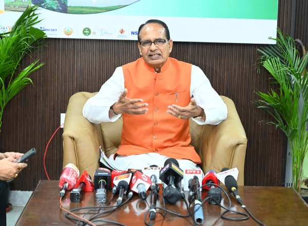 Shivraj Singh Chouhan Agriculture Minister Directs States Prepare Emergency Action Plans Shivraj Singh Chouhan Agriculture Minister Directs States Prepare Emergency Action Plans