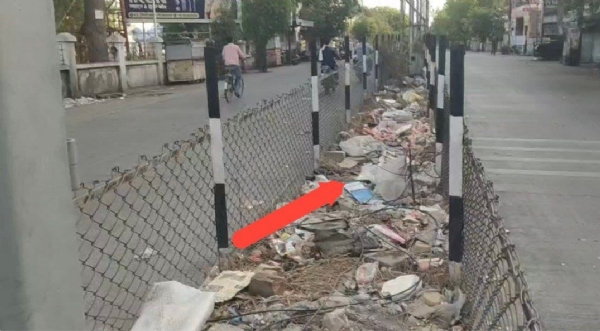 महापालिकेच्या गलथान कारभारामुळे शहराचे सौंदर्यीकरण धुळीस