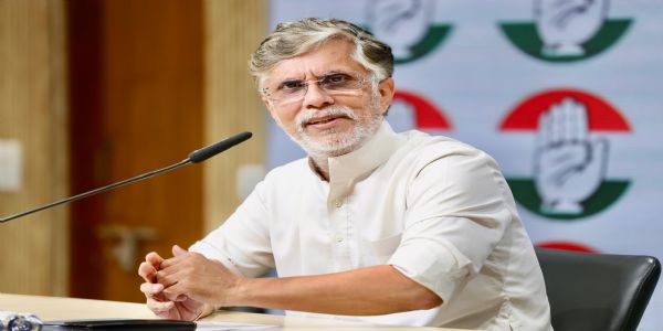 नीट पेपरफुटी प्रकरणात सरकार जबाबदारी टाळतंय : काँग्रेस