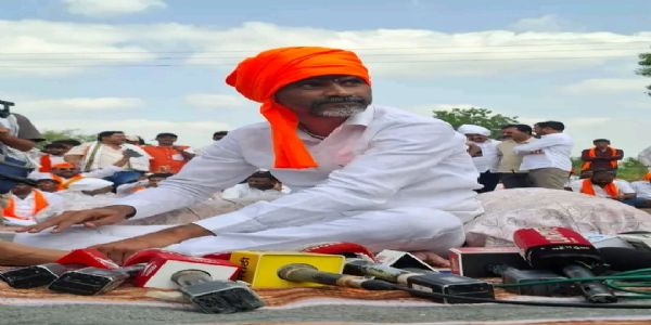 जरांगेंच्या विविध मागण्यांवर सकारात्मक तोडगा काढण्यासाठी शिष्टमंडळाकडून आश्वासने