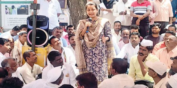 सोलापुरात थकीत ऊसबिलांसाठी शेतकऱ्यांचे आंदोलन सहाव्या दिवशीही सुरू