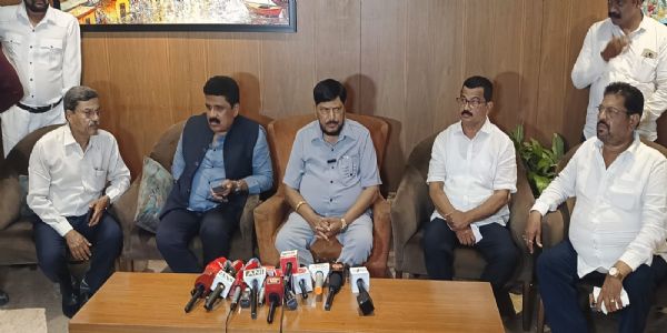 हातभट्टीची दारू कायमस्वरूपी हद्दपार होणे गरजेचे - रामदास आठवले