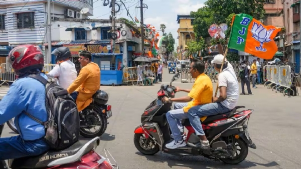 WB Violence During Vote Counting  BJP Takes Massive Lead
