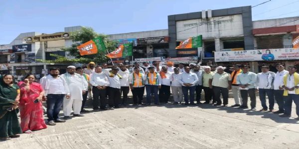 पश्चिम बंगाल-आसाम विजयानंतर परभणीत भाजपचा जल्लोष : फटाके फोडून साजरा केला आनंदोत्सव