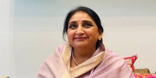 सुनेत्रा पवार यांचे कार्यकर्त्यांना मिरवणुका न काढण्याचे आवाहन