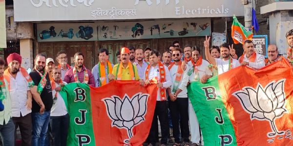 मनमाडमध्ये भाजपतर्फे विजयाचा जल्लोष