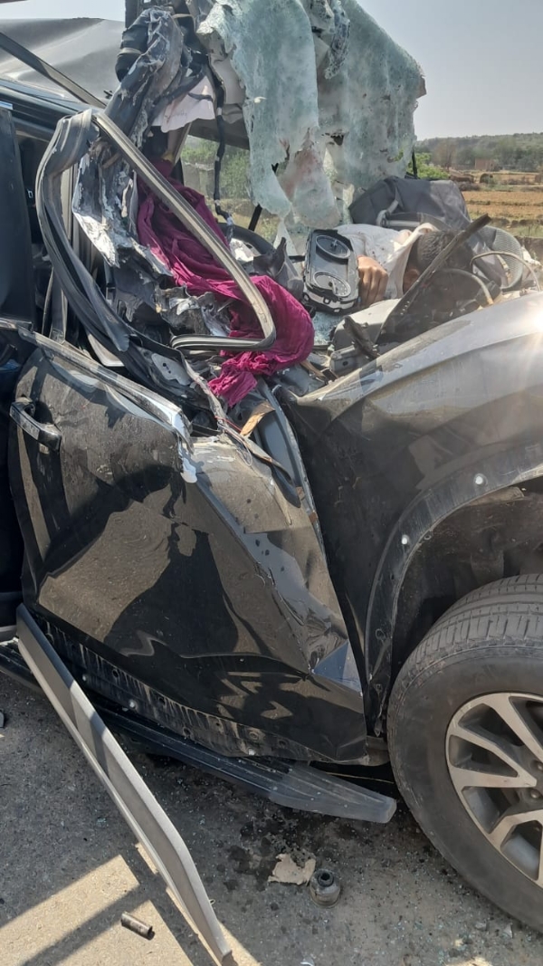 KMP Express 5 UP Policemen Dead Accident