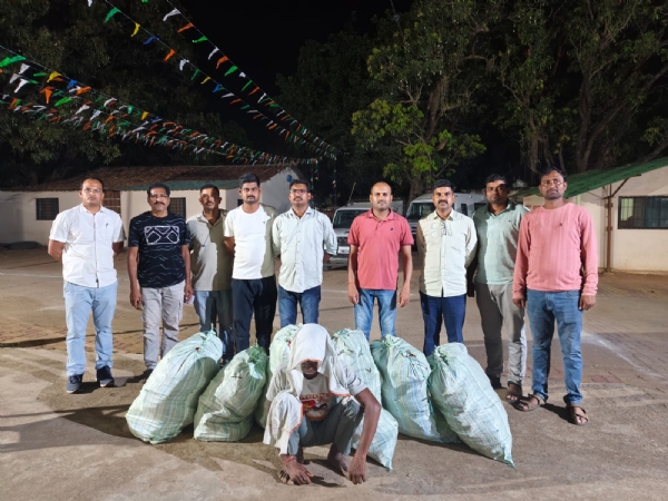 गांजा लागवड करणाऱ्या आरोपीसह पोलीस