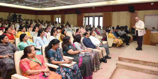 भारत विश्वगुरू होण्यासाठी प्रशासनातील अधिकाऱ्यांचे योगदान महत्त्वाचे - प्रभाकर वर्तक