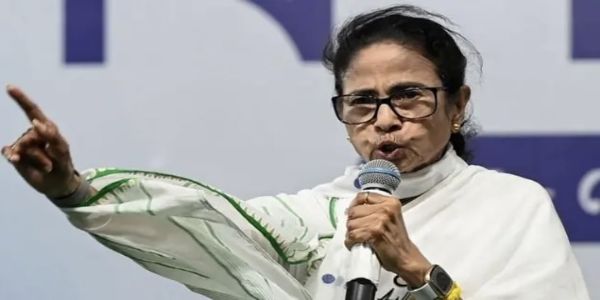 ममता बॅनर्जींच्या सोशल मीडिया प्रोफाइलवर अजूनही मुख्यमंत्री पदाचा उल्लेख