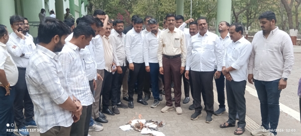 Contractors protest government