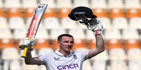 आयसीसी कसोटी क्रमवारीत हॅरी ब्रुक जो रूटला मागे टाकत अव्वल स्थानी विराजमान