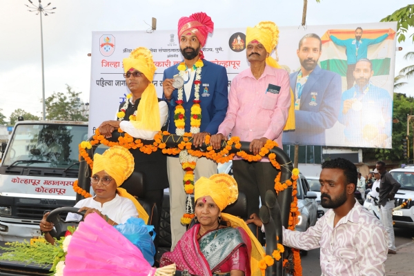 योगपट्टू रोहित चव्हाण याची मिरवणूक