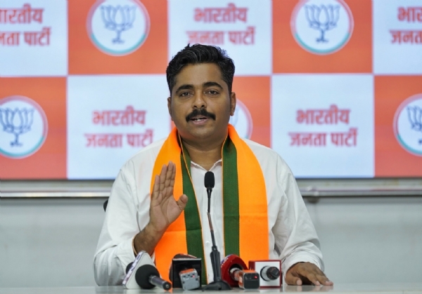 उद्धव ठाकरेंवरचा विश्वास उडाल्यानेच संजय राऊतांनी केली शरद पवारांची शिफारस - नवनाथ बन उद्धव ठाकरेंवरचा विश्वास उडाल्यानेच संजय राऊतांनी केली शरद पवारांची शिफारस - नवनाथ बन