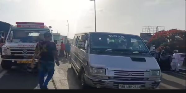 रॉंग साईड येणाऱ्या स्कूल बसचा अपघात