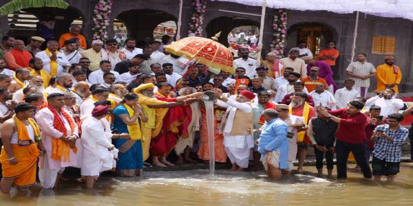 श्रीरामाच्या जयघोषासह मंत्रोच्चारात सिंहस्थ कुंभमेळा ध्वजस्तंभ शिलान्यास पूजन सोहळा संपन्न