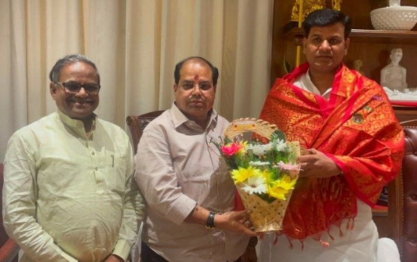 अमरावतीमध्ये दोन राजकीय कट्टर विरोधक एकत्र प्रवीण पोटे - आ. रवी राणांचे मनोमिलन अमरावतीमध्ये दोन राजकीय कट्टर विरोधक एकत्र प्रवीण पोटे - आ. रवी राणांचे मनोमिलन