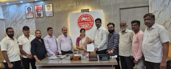 कुर्धे पूल दुर्घटनेबाबत उबाठाचे जिल्हा परिषद अध्यक्षांना निवेदन कुर्धे पूल दुर्घटनेबाबत उबाठाचे जिल्हा परिषद अध्यक्षांना निवेदन