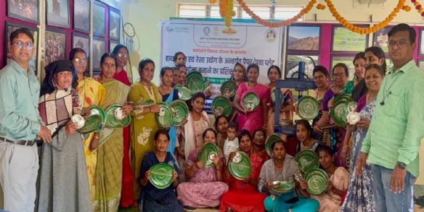 चिखलदरा येथे महिला बचत गटांसाठी पेपर प्लेट व द्रोण निर्मितीचे प्रशिक्षण संपन्न