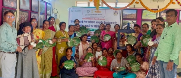 चिखलदरा येथे महिला बचत गटांसाठी पेपर प्लेट व द्रोण निर्मितीचे प्रशिक्षण; पाणीअभावी व्यवस्थेवर नाराजी