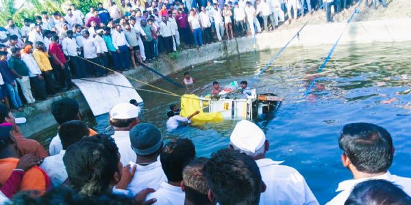 पंढरपूर :  पिकअप वाहन विहिरीत कोसळून 14 भाविकांचा मृत्यू
