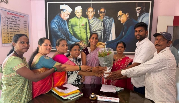 अविश्वास ठरावानंतर रिक्त झालेल्या पदावर निवड; महाविकास आघाडीच्या कार्यकर्त्यांकडून जल्लोष अविश्वास ठरावानंतर रिक्त झालेल्या पदावर निवड; महाविकास आघाडीच्या कार्यकर्त्यांकडून जल्लोष