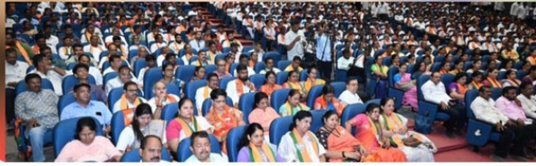 भाजपच्या मेळाव्याला जमलेले कार्यकर्ते