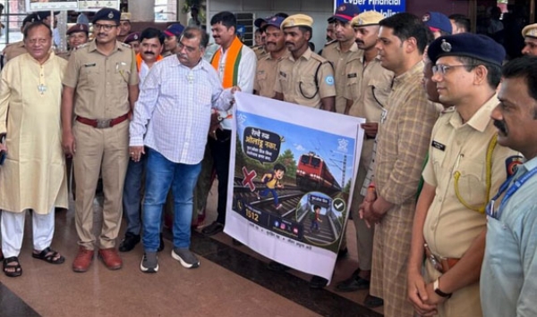 रेल्वे पोलिसांचे जीव रक्षा अभियान