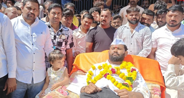 जिवंतपणी स्वतःची अंत्ययात्रा