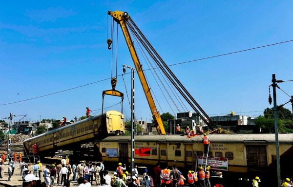 रेल्वेचे दोन डबे एकमेकांवर चढले, २९ प्रवाशांची सुटका -पूर्णा रेल्वे यार्डात मॉक ड्रील यशस्वी