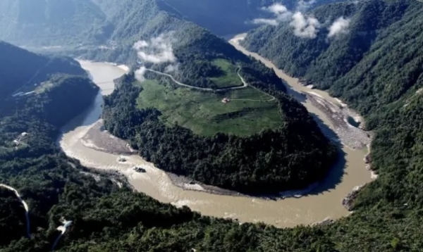 तिबेटमध्ये चीनच्या महाधरणाच्या बांधकामाला वेग; भारताची चिंता वाढली तिबेटमध्ये चीनच्या महाधरणाच्या बांधकामाला वेग; भारताची चिंता वाढली