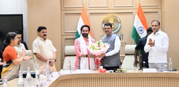 मुख्यमंत्री फडणवीस यांची केंद्रीय मंत्री जी .किशन रेड्डी सोबत बैठक