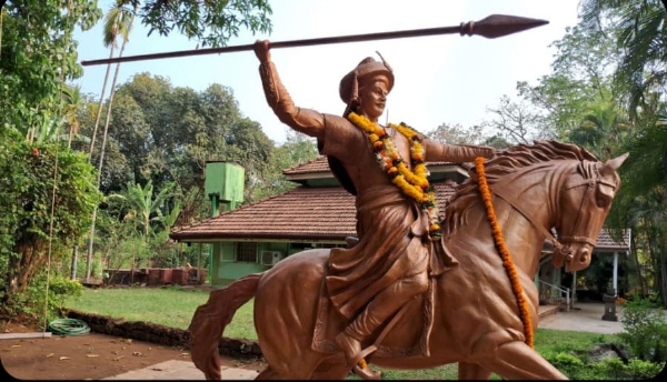 बाजीराव पेशवे यांचा पुतळा