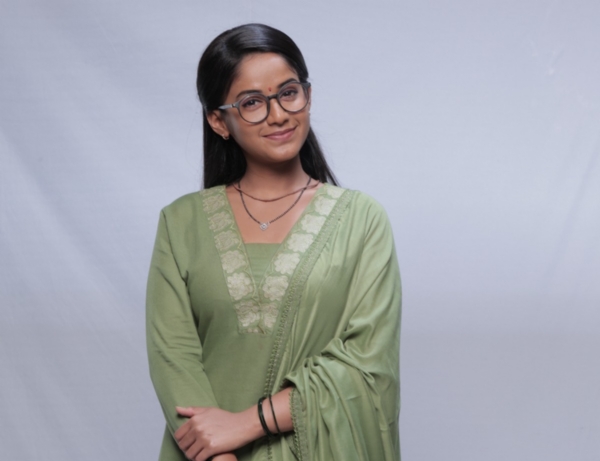 मी बाबासोबत गावी भजनाला जायचे तिथे गायचे आणि आता ही गाते - प्राप्ती रेडकर मी बाबासोबत गावी भजनाला जायचे तिथे गायचे आणि आता ही गाते - प्राप्ती रेडकर