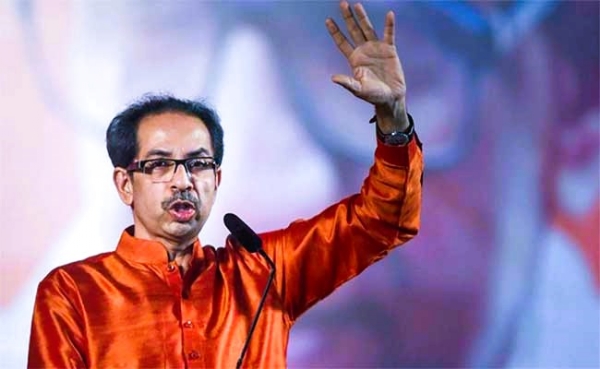 स्थापना दिन समारंभात बोलताना उद्धव ठाकरे स्थापना दिन समारंभात बोलताना उद्धव ठाकरे