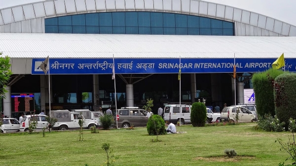 Srinagar International Airport to remain suspended Srinagar International Airport to remain suspended
