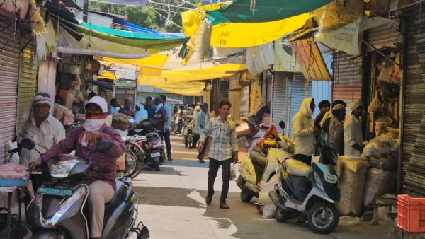 एफडीए आयुक्त तुकाराम मुंडेच्या कारवाईची धास्ती अमरावतीत इतवारा बाजारातील दुकाने बंद