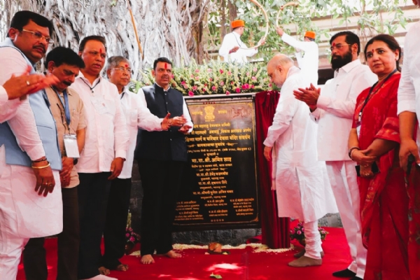 कोल्हापूर विकास आराखड्याची मुहूर्तमेढ करताना अमित शाह,  देवेंद्र फडणवीस, एकनाथ शिंदे व इतर मान्यवर