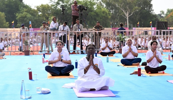 President Droupadi Murmu Perform Yoga Jabalpur President Droupadi Murmu Perform Yoga Jabalpur