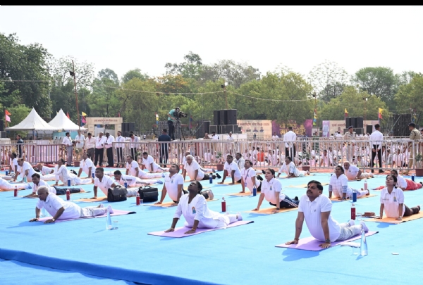 President Droupadi Murmu Perform Yoga Jabalpur President Droupadi Murmu Perform Yoga Jabalpur