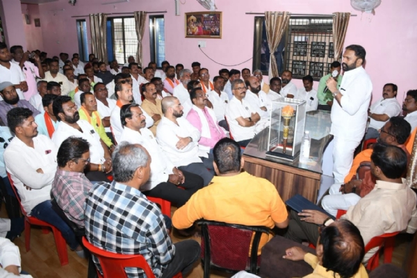 एकसंघ राहून आपली ताकद दाखवू : आ. डॉ. राहुल पाटील उद्धव ठाकरे यांच्या दौऱ्याच्या पार्श्वभूमीवर पदाधिकाऱ्यांची बैठक