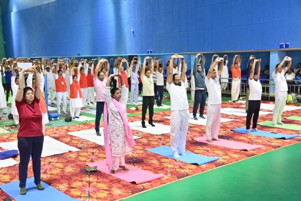 योगाला दैनंदिन जीवनाचा अविभाज्य भाग बनवा – जिल्हाधिकारी पंत....आंतरराष्ट्रीय योग दिनानिमित्त लोकप्रतिनिधी, अधिकारी व नागरिकांनी केली योगासने योगाला दैनंदिन जीवनाचा अविभाज्य भाग बनवा – जिल्हाधिकारी पंत....आंतरराष्ट्रीय योग दिनानिमित्त लोकप्रतिनिधी, अधिकारी व नागरिकांनी केली योगासने