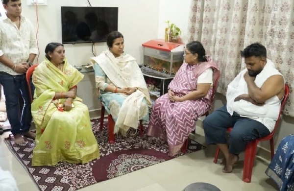 यशवाडी दुर्घटनेतील मृत नमिष अग्रवाल यांच्या कुटुंबीयांचे पालकमंत्री मेघना साकोरे-बोर्डीकर यांनी केले सांत्वन
