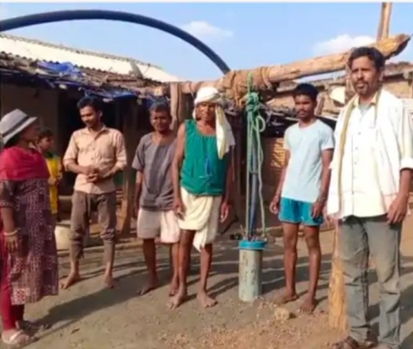 मेळघाटातील बोरधा ग्रामस्थांनी स्वतः खोदली बोअरवेल:110 कुटुंबांनी अडीच लाख रुपये जमा करून पाणी समस्या सोडवली मेळघाटातील बोरधा ग्रामस्थांनी स्वतः खोदली बोअरवेल:110 कुटुंबांनी अडीच लाख रुपये जमा करून पाणी समस्या सोडवली
