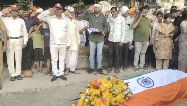 सरावा दरम्यान गोळी लागून आले वीरमरण सैन्य दलाच्या जवानावर शासकीय इतमामात अंत्यसंस्कार